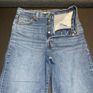 Levi’s ribcage straight ankle, size 29